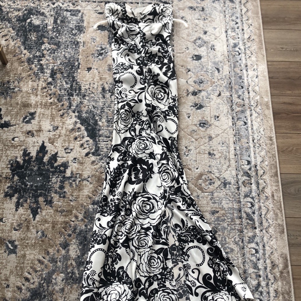 Size 4 - Xscape black and white strapless prom dress with diamond broach